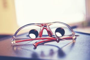 Besondere Leistungen - Individuell angefertigte Lupenbrillen